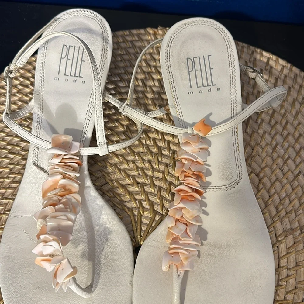 Women’s Pelle Moda White Shell Embellished Thong Sandals Size 10